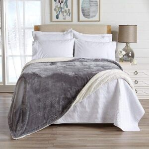 Great Bay Home Collection Soft Plush Sherpa Throw Blanket 50” X 60”